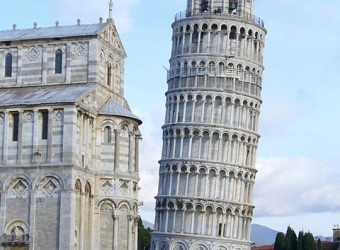 Пизанская башня в Италии