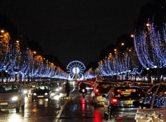 Праздничная иллюминация в Париже