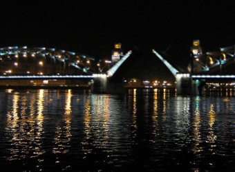 Санкт-Петербург, Раздвижной мост 