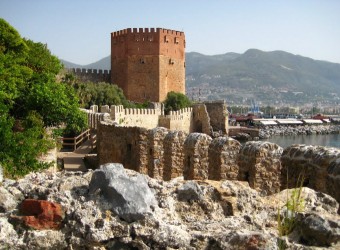 Красня башня в Алании (Турция)