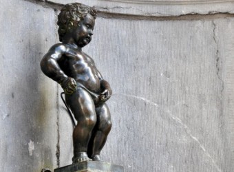 Статуя Писающий мальчик (Юрюссель, Бельгия)