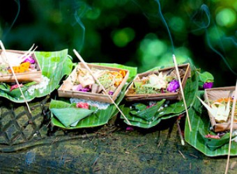 Традиционные дары богам на Бали