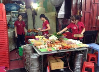 Уличная закусочная во Вьетнаме